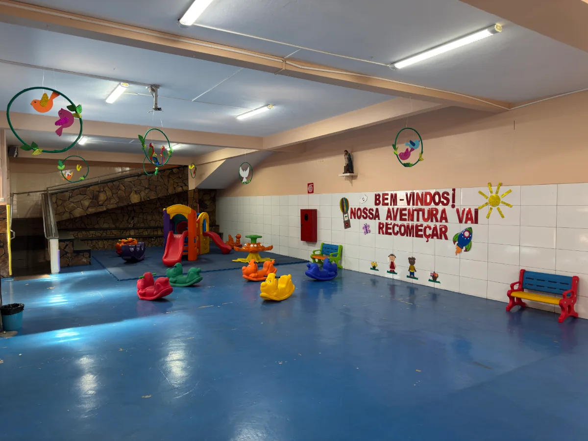Área ampla do pátio da Educação Infantil